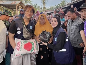 Hamil Besar Gak Halangi Lesti Kejora Ikut Datangi Lokasi Bencana di Sumatera