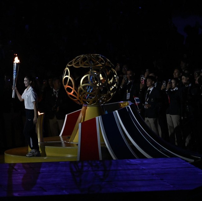 Panipak Nyalakan Api, SEA Games 2025 Resmi Dibuka di Bangkok