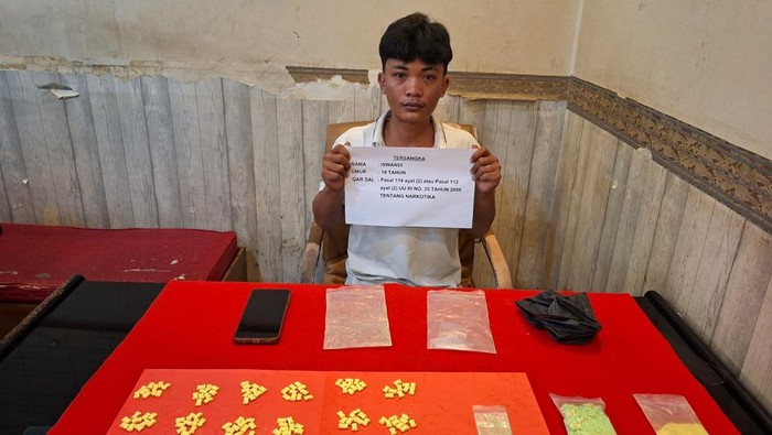 Polisi Tangkap Pemuda Edarkan Ratusan Ekstasi di Kampung Legok Jambi
