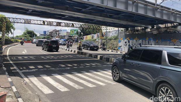 Penutupan Jembatan Kewek Potret rekayasa lalu lintas imbas penutupan jembatan Kewek, Rabu (10/12/2025).