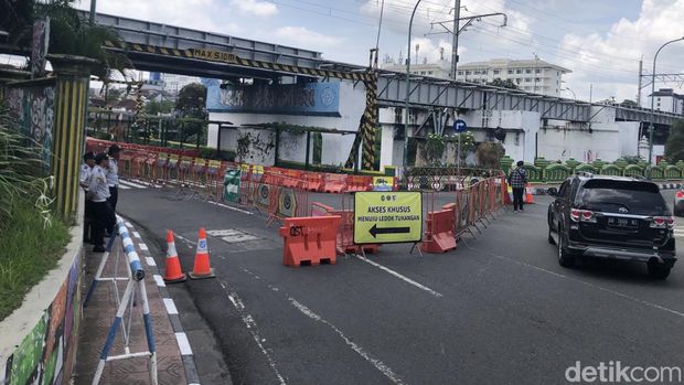 Penutupan Jembatan Kewek Potret rekayasa lalu lintas imbas penutupan jembatan Kewek, Rabu (10/12/2025).