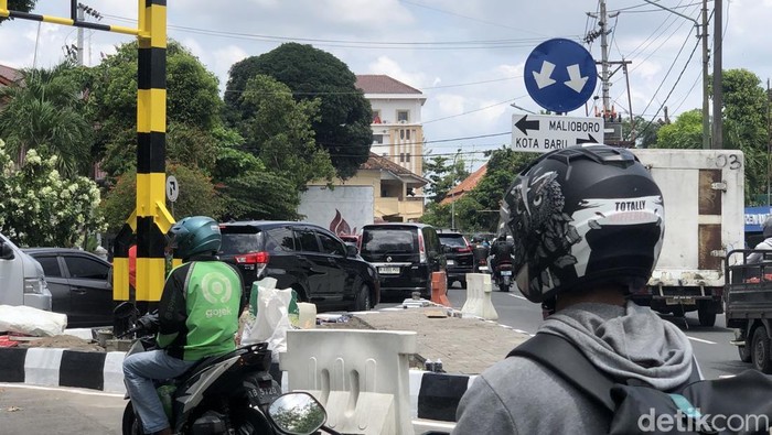 Lalin Jalan Margo Utomo Padat Imbas Penutupan Jembatan Kewek