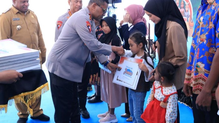 10 Anak Polisi Korban KKB Papua Dapat Tunjangan Pendidikan Rp 45 Juta