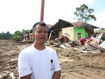 Perjuangan Joris Arungi Banjir demi Selamatkan Istri yang Hamil di Agam