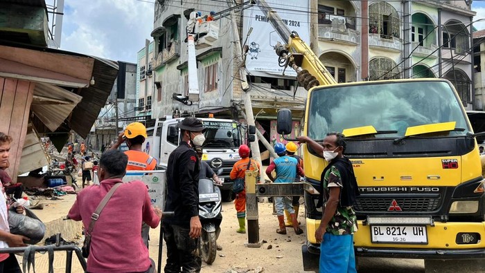 Brimob Ikut Bantu Normalisasi Listrik di Aceh Tamiang Usai Dilanda Bencana