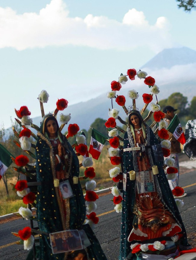 Peziarah Lakukan Perjalanan Panjang Menuju Basilica Guadalupe