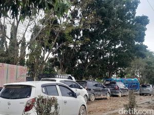 Kendaraan Korban Banjir yang Terparkir di Jalanan di Aceh Tamiang Dijarah