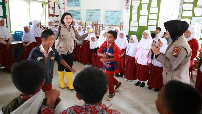 Saat Anak di Agam Trauma hingga Bertanya Apa Doa Supaya Hujan Berhenti