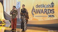 detikJabar kembali menggelar Anugerah detikJabar Award 2025 di Hotel Salak The Heritage, Kota Bogor, Rabu (10/12/2025). Acara ini sebagai bentuk apresiasi bagi tokoh, institusi, dan komunitas yang berkontribusi positif untuk Jawa Barat.