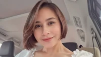 Ia terlihat memangkas rambutnya lagi. Padahal sebelumnya, ia sudah memotong rambutnya. Foto: Instagram @prillylatuconsina96
