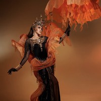 Kostum ini bukan sekedar penghormatan atas keindahan mereka, tetapi sebuah sumpah, pengingat bahwa makhluk halus ini lebih dari sekadar keajaiban bagi para pengembara, mereka adalah detak jantung alam yang hidup yang harus dijaga,” penjelasan Rinanda soal kostumnya di Instagramnya.  Foto: dok. Instagram @rinandamh