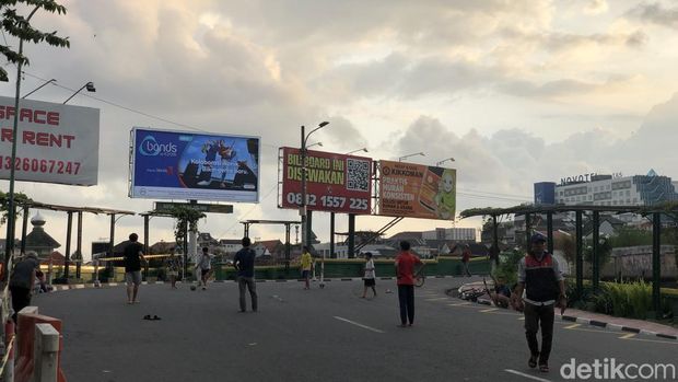 Ruas lalin di sekitar Jembatan Kewek, Kota Jogja, Rabu (10/12/2025) sore. Potret arus lalin di Margo Utomo, Kleringan, Abu Bakar Ali, dan Jembatan Kewek, Rabu (10/12/2025) pukul 16 50 WIB.
