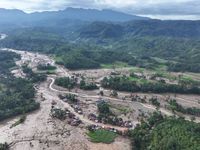 Momen Gibran Berbaur dan Menyapa Warga yang Liburan Akhir Tahun di IKN