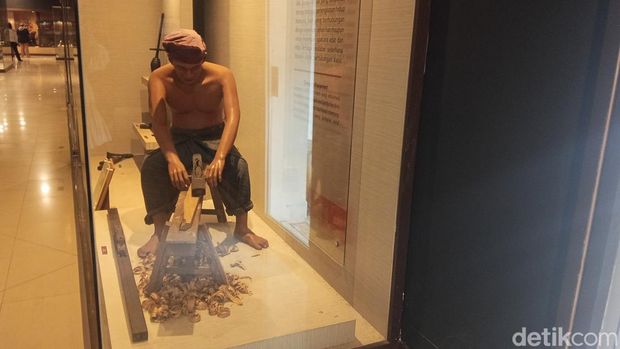 Salah satu bentuk koleksi pekerjaan zaman dulu. (Foto: Siti Asyaroh). Salah satu bentuk koleksi pekerjaan zaman dulu. (Foto: Siti Asyaroh).