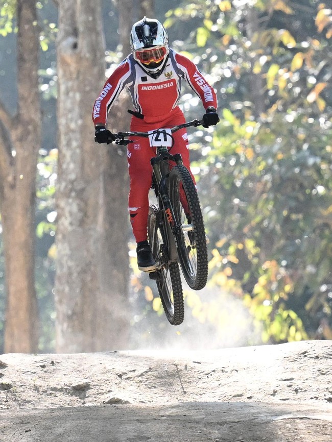 Indonesia Boyong Dua Perak dari Downhill Nomor Putra dan Putri di Sea Games 2025