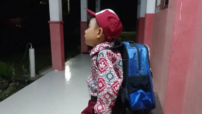 Viral Siswa SD di Sigi ke Sekolah Jam 3 Dini Hari karena Takut Terlambat