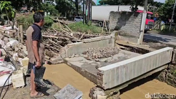 Tanggul Sungai Widodaren Pati Jebol Diterjang Banjir Bandang