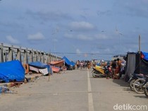 Korban Banjir Aceh Tamiang Banyak Ngungsi di Pinggiran Jalan Pakai Tenda