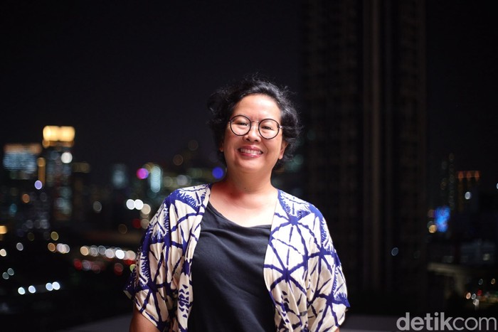 Trinity Ngobrol Tips Menulis Perjalanan di Kantor detikcom pada Selasa (9/12/12) malam.