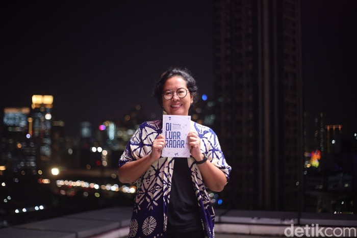 Trinity Ngobrol Tips Menulis Perjalanan di Kantor detikcom pada Selasa (9/12/12) malam.