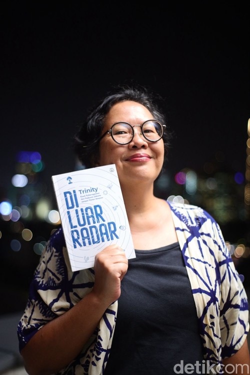 Trinity Ngobrol Tips Menulis Perjalanan di Kantor detikcom pada Selasa (9/12/12) malam.