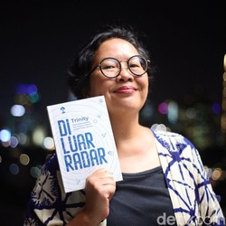 Trinity Luncurkan Buku Di Luar Radar Rayakan 21 Tahun Berkarya