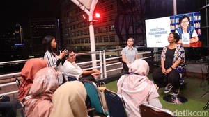 Di Luar Radar berawal dari rencana residensi ke Peru dan Bolivia yang diajukan ke pemerintah sebelum pandemi. Trinity pun berpikir buat riset tentang misionaris di sana. Foto: Najm Dhiaulhaq/ detikFoto