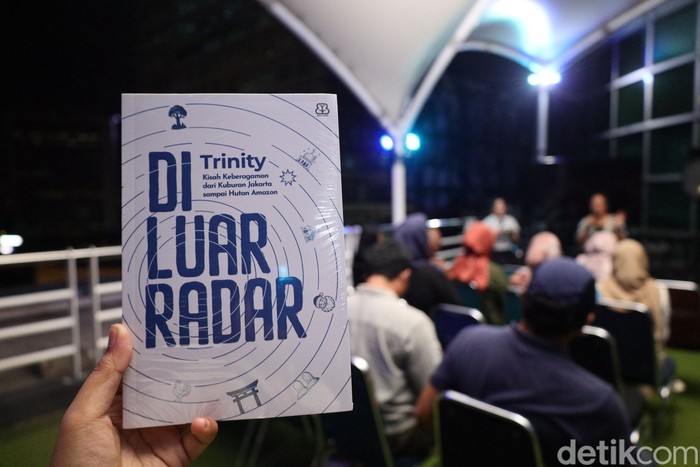 Trinity Ngobrol Tips Menulis Perjalanan di Kantor detikcom pada Selasa (9/12/12) malam.