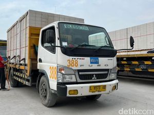 Alasan Pengusaha Bata di Lamongan Pilih Truk Fuso untuk Logistik