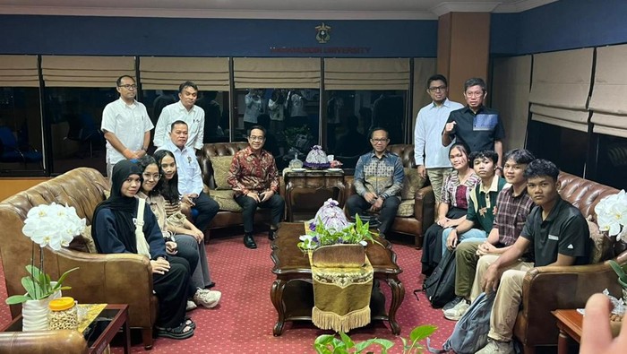 Unhas Bebaskan UKT Mahasiswa Asal Sumatera Terdampak Bencana