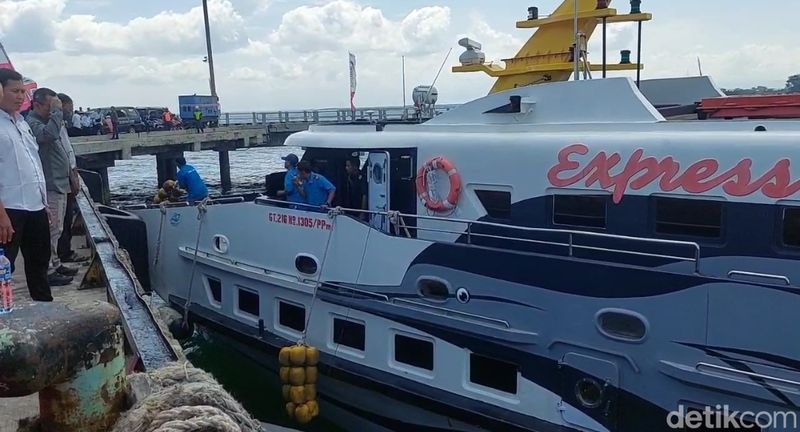 Wagub Emil resmikan Trans Laut Jatim Wagub Emil resmikan Trans Laut Jatim