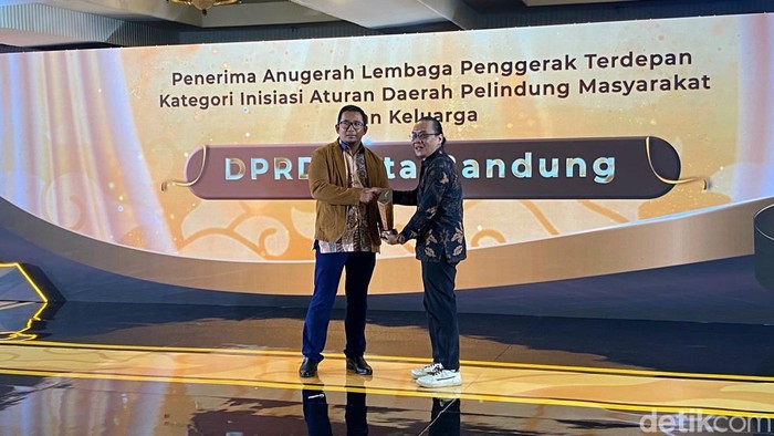 Inisiasi Regulasi Pro-Warga, DPRD Kota Bandung Sabet detikJabar Awards 2025