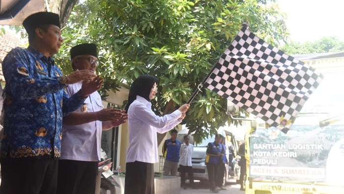 Walkot Kediri Vinanda Kirim 7 Truk Bantuan ke Aceh dan Sumatera Utara