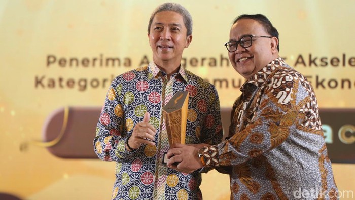 Inisiasi Program Padat Karya, Walkot Dedie Rachim Raih detikJabar Award 2025