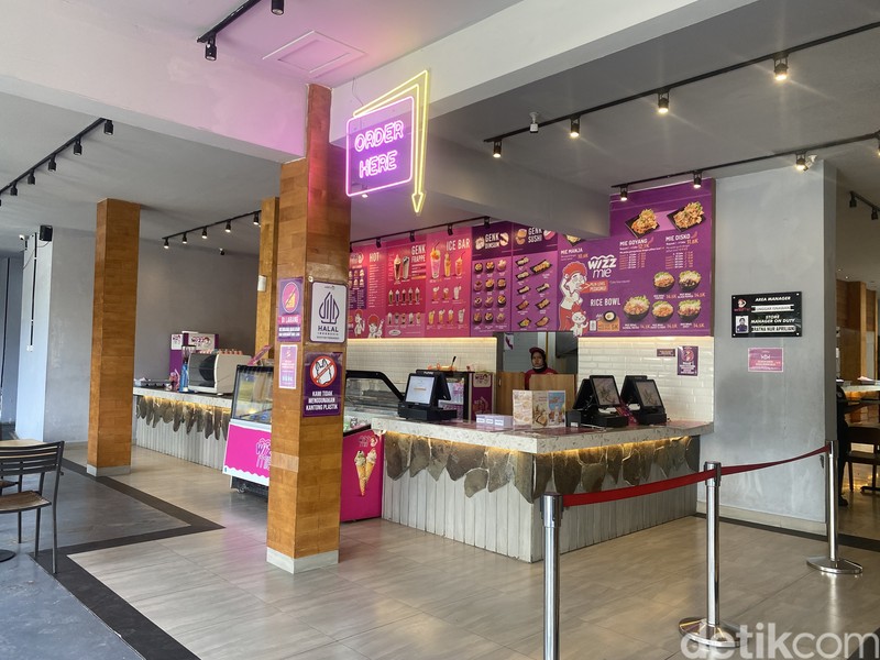 Di Resto Tema Retro Disko Ini Ada Mie Goyang Rp 12 Ribuan Saja!