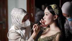 Semua Mata Tertuju ke Kecantikan Amanda Zahra saat Siraman