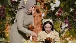 Semua Mata Tertuju ke Kecantikan Amanda Zahra saat Siraman