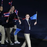 Ratu Thailand Suthida Bajrasudhabimalalakshana turun ke arena SEA Games 2025 bukan hanya sebagai ratu kerajaan yang membuka acara olahraga ini. Suthida ikut serta sebagai atlet. Foto: Dok. Instagram ranoadidas, tmski, phralan via vn express