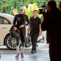 Istri keempat Raja Maha Vajiralongkorn ini turun ke arena SEA Games sebagai atlet selancar atau perahu layar. Ratu Thailand berusia 47 tahun ini biasanya berperan sebagai navigator timnya. Foto: Dok. Instagram ranoadidas, tmski, phralan via vn express