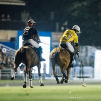 Pada SEA Games 2025, Pangeran Mateen bersama rekan-rekannya di tim polo Brunei berhasil mempersembahkan kemenangan. Mereka menang dari Malaysia pada pertandingan yang berlangsung Senin (8/12/2025) malam. Foto: Dok. Instagram ranoadidas, tmski, phralan via vn express