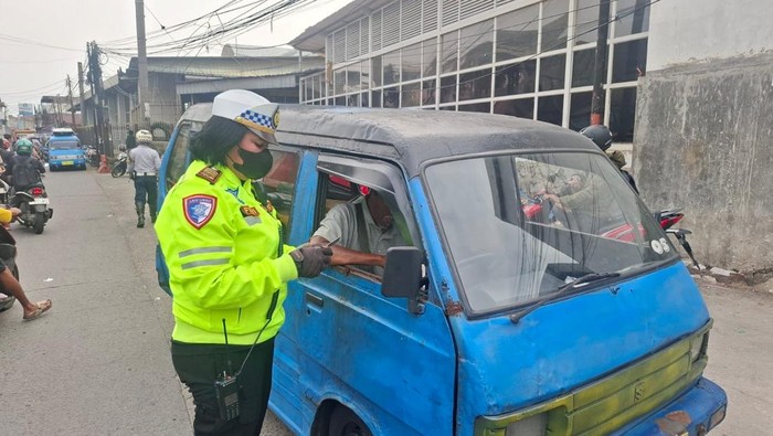 Kerap Dikeluhkan Warga, Angkot Bikin Macet di Stasiun Citayam Depok Ditindak