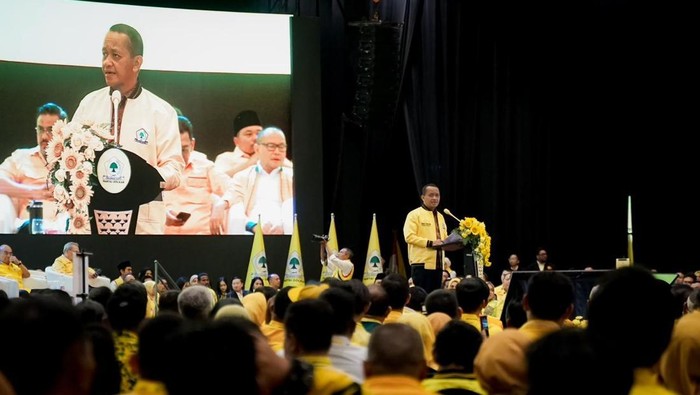 Ketua Umum Partai Golkar Bahlil Lahadalia membuka Bimbingan Teknis Anggota Fraksi Partai Golkar DPRD Provinsi dan Kota/Kabupaten se-Indonesia Tahap II Tahun 2025 di Hotel Bidakara, Jakarta, Rabu (10/12/2025).