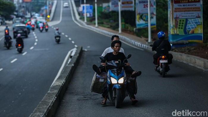 Ketemu Pengendara Lawan Arah di Jalan Raya, Harus Gimana?