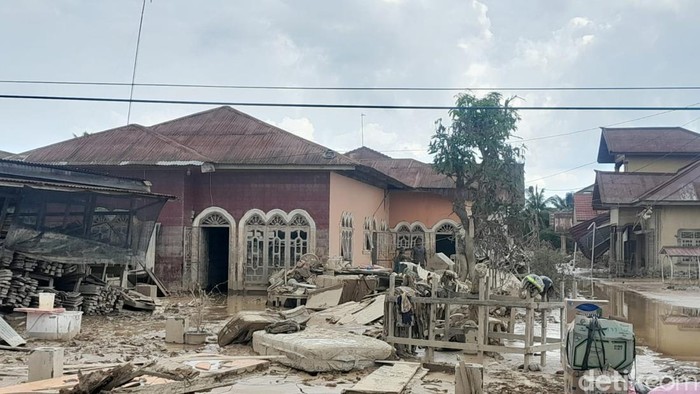 Rumah Korban Banjir di Aceh Dipenuhi Lumpur, Warga Butuh Penyedot