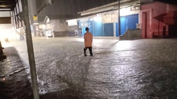 Sungai Kelekar Meluap, Ratusan Rumah di Prabumulih Terendam Banjir