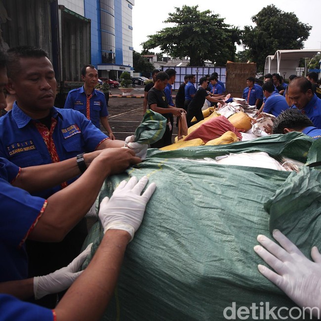 Bea Cukai Gulung Sindikat Garmen Ilegal di Sunda Kelapa dan Tol Sumatera