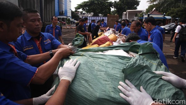 Bea Cukai Gulung Sindikat Garmen Ilegal di Sunda Kelapa dan Tol Sumatera