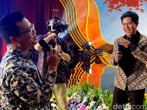 Momen Bupati Bandung Duet dengan Cakra Khan di detikJabar Awards 2025