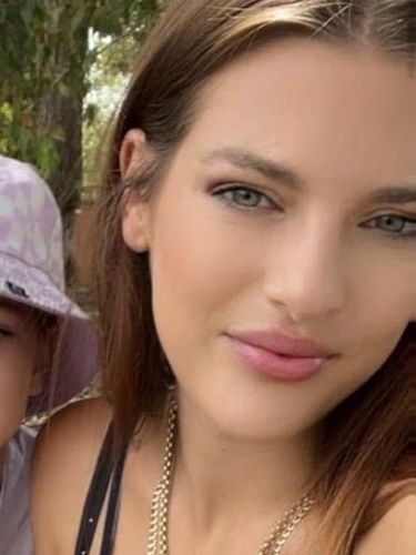 Chloe Mowday Chloe Mowday