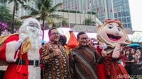 Gubernur DKI Jakarta, Pramono Anung, dan Wakil Gubernur DKI Jakarta Rano Karno, ikut serta dalam membukaan rangkaian Natal di Bundaran HI.